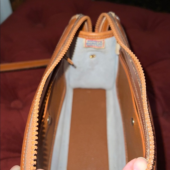 Dooney & Bourke Vintage White Shoulder Bag - Picture 6 of 14